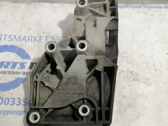 Opel insignia,  55562863, Кронштейн компрессора кондиционера