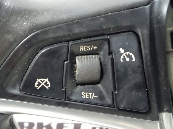 Opel insignia, кнопки руля б/у