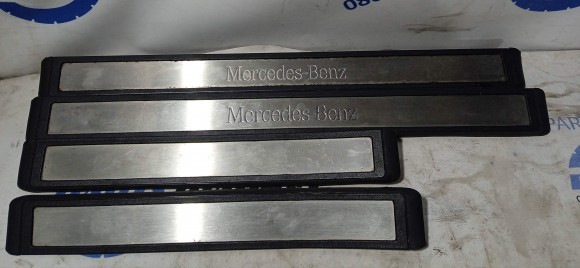 MERCEDES-BENZ E 320, 2116805835, Накладка порога(внутренняя)